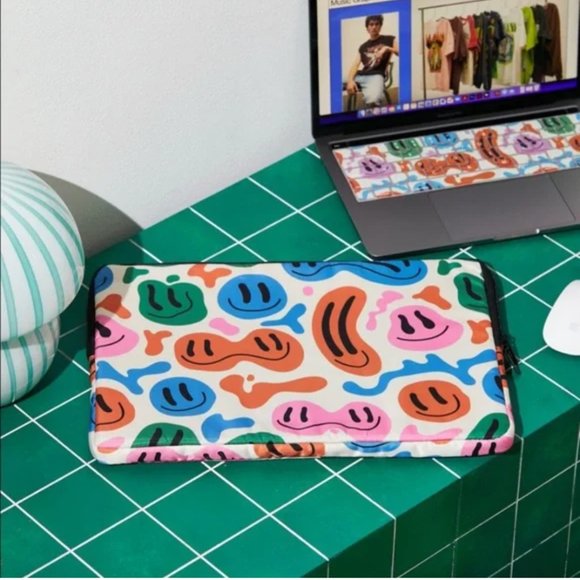 Urban Outfitters 16" Padded Laptop Sleeve  "Wonky Faces" - Picture 1 of 4